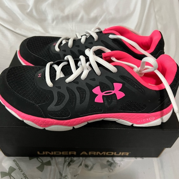 Under armour running shoes. Size 8. In good condition - Picture 3 of 4